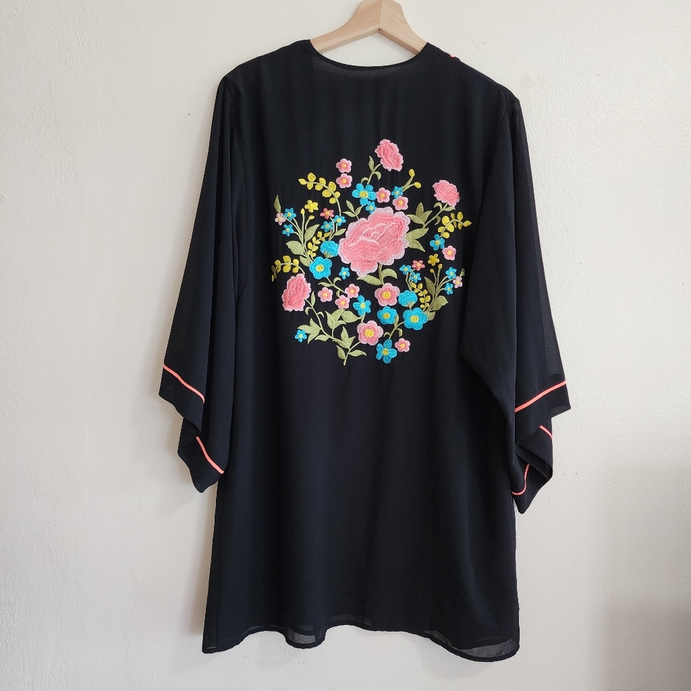 Forever 21 Black Embroidered Floral Kimono Large